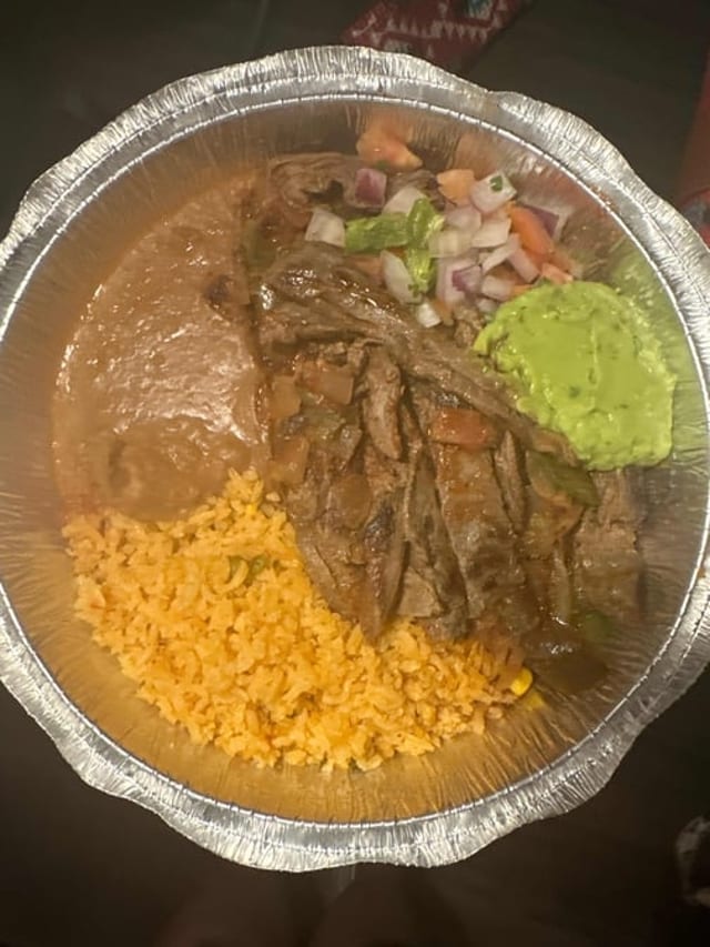 28. Fajitas Leones.